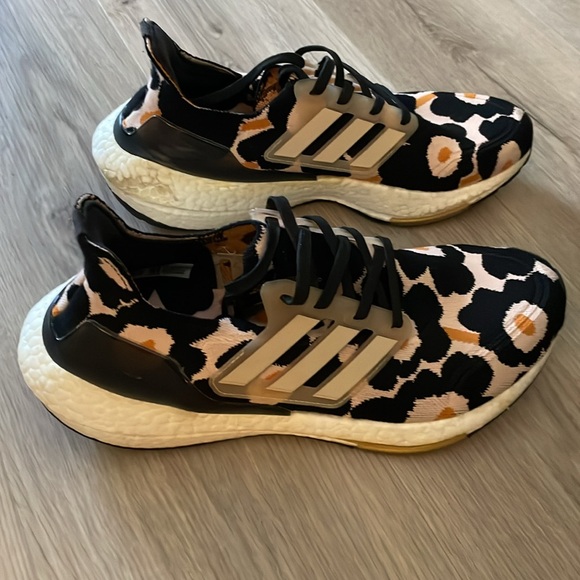 Adidas Marimekko UltraBoost, size 9 - Picture 2 of 8